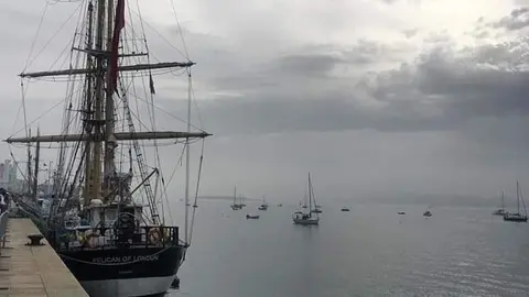 Suspendida la parada de velas del Festival del Mar por la niebla