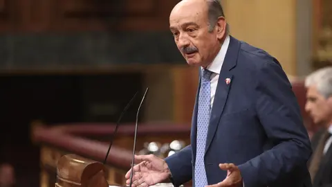 El portavoz del Partido Regionalista C&aacute;ntabro (PRC) en el Congreso de los Diputados, Jos&eacute; Mar&iacute;a Maz&oacute;n, interviene en la sesi&oacute;n de control al Gobierno en funciones, en Madrid (Espa&ntilde;a) a 11 de septiembre de 2019.