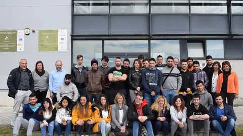 Alumnos-trabajadores de la escuela taller de Pi&eacute;lagos