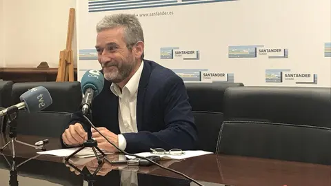 El portavoz de Cs en Santander, Javier Ceruti, durante una rueda de prensa en el Ayuntamiento donde es concejal en el equipo de Gobierno PP-Cs