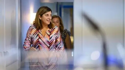 La presidenta del PP de Cantabria, Mar&iacute;a Jos&eacute; S&aacute;enz de Buruaga, antes de comparecer en rueda de prensa