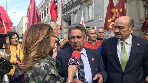 Revilla y Maz&oacute;n a su llegada al Congreso