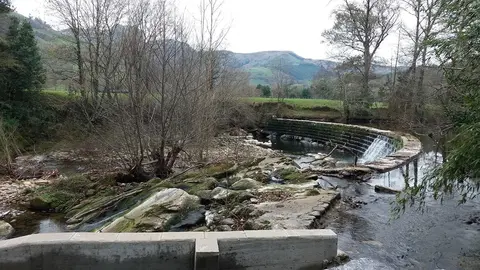 Presa de El Arral y escala