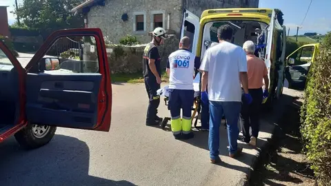 Asistencia en los acantilados de San Vicente, de donde se ha evacuado a un hombre de 72 a&ntilde;os que sufri&oacute; una lipotimia
