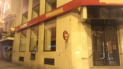Una oficina del Santander que ha sido clausurada en Ferrol (A Coru&ntilde;a)