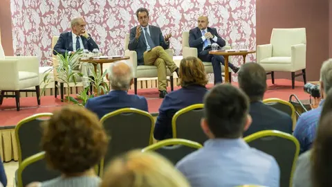 El consejero de Innovaci&oacute;n, Industria, Transporte y Comercio, Francisco Mart&iacute;n, asiste a la jornada sobre gesti&oacute;n de personas en la transformaci&oacute;n digital del Colegio de Economistas