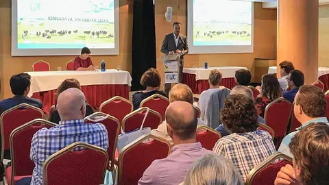 El consejero de Desarrollo Rural, Guillermo Blanco, en la jornada sobre vacuno de leche de Hoznayo