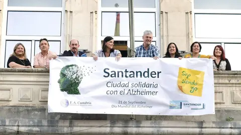 Bandera por el D&iacute;a del Alzheimer en el Ayuntamiento