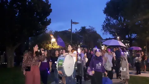 Participantes en la 'Noche violeta de emergencia feminista'