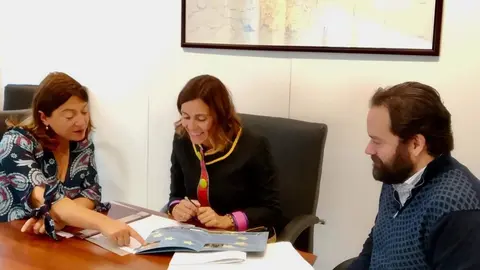 La consejera de Presidencia, Interior, Justicia y Acci&oacute;n Exterior, Paula Fern&aacute;ndez Via&ntilde;a, visita la Oficina de Cantabria en Bruselas