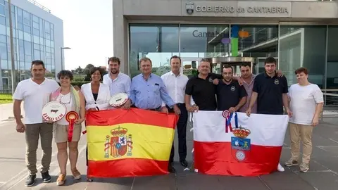 El consejero, Guillermo Blanco, durante la recepci&oacute;n que ofreci&oacute; a los ganaderos c&aacute;ntabros premiados en Salamanca
