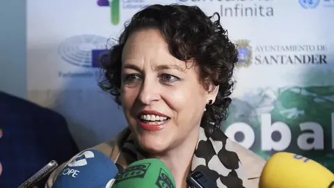 La ministra de Trabajo en funciones, Magadalena Valerio, atiende a los medios de comunicaci&oacute;n, a su llegada a la inauguraci&oacute;n del IV Foro de Jovenes L&iacute;deres Mundiales, Global Youth Leadship Forum, en Santander (Espa&ntilde;a), a 23 de septiembre de 2019.