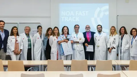 El consejro de Sanidad, Miguel Rodr&iacute;guez, en el servicio de Neurocirug&iacute;a de Valdecilla