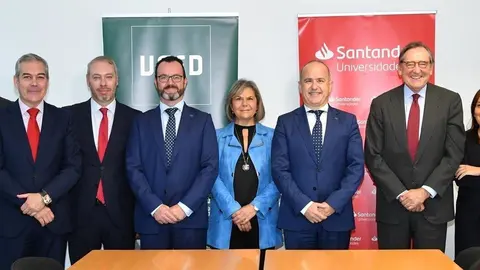 El rector de la UNED, Ricardo Mairal Us&oacute;n, y el presidente de Santander Universidades, Mat&iacute;as Rodr&iacute;guez Inciarte, en la entrega de los II Premios de Investigaci&oacute;n, Transferencia y Divulgaci&oacute;n UNED-Santander.