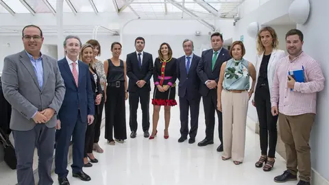 La consejera de Presidencia, Interior, Justicia y Acci&oacute;n Exterior, Paula Fern&aacute;ndez, junto a su equipo antes de exponer en el Parlamento regional los proyectos para esta legislatura