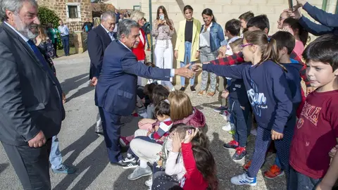Revilla inaugura el curso escolar en Polientes