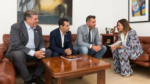 Fern&aacute;ndez con alcalde de Santo&ntilde;a