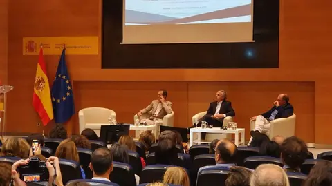 Los cient&iacute;ficos espa&ntilde;oles, &Iacute;nigo Losada, y Javier Ar&iacute;stegui, explican en Madrid el informe del IPCC sobre oce&aacute;nos y criosfera.