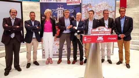 Foto de familia en la presentaci&oacute;n del Rally Blendio Cantabria.