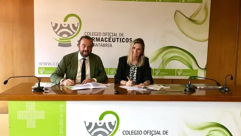 Renovaci&oacute;n del convenio de colaboraci&oacute;n por la presidenta de COF Cantabria, Rita de la Plaza, y el director de la Fundaci&oacute;n Alcohol y Sociedad, Bosco Torremocha