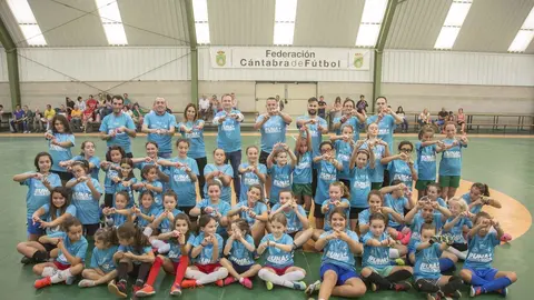 La Federaci&oacute;n C&aacute;ntabra de F&uacute;tbol celebra en Camargo una jornada de convivencia y de captaci&oacute;n de ni&ntilde;as para jugar al f&uacute;tbol sala