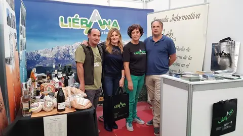 Representantes del Grupo de Acci&oacute;n Local de Li&eacute;bana asisten a la feria de ecoturismo NATURCYL