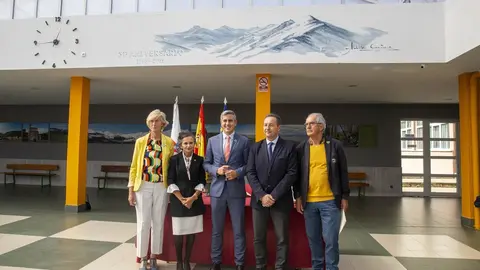 El vicepresidente y consejero de Universidades, Igualdad, Cultura y Deporte, Pablo Zuloaga, y la consejera de Educaci&oacute;n, Formaci&oacute;n Profesional y Turismo, Marina Lomb&oacute;, en el inicio de los actos del 50 aniversario del IES 'Montesclaros'