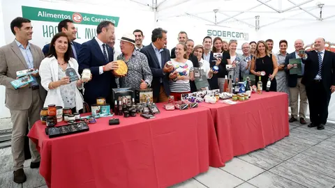 Los consejeros con los productores