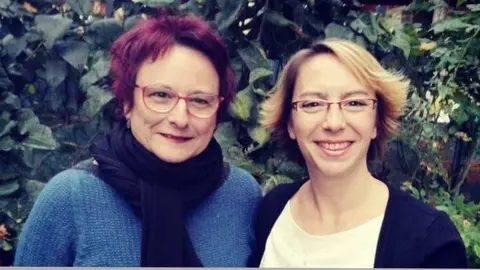 Las poetas Mar&iacute;a Cano e Isabel Rivas, integrantes de la iniciativa 'Ados', ofrecer&aacute;n un recital este s&aacute;bado  en La Vor&aacute;gine