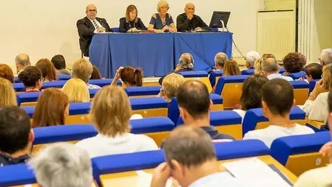 La consejera de Educaci&oacute;n, Formaci&oacute;n Profesional y Turismo, Marina Lomb&oacute;, se re&uacute;ne con directores de centros educativos