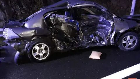 Uno de los veh&iacute;culos implicados en el accidente de la A-8, en Liendo