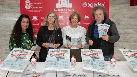 De izquierda a derecha: la actriz Mar&iacute;a Vida, las directoras de Igualdad, Consuelo Gutierrez, y de Acci&oacute;n Cultura, Eva Ranea, y el organizador del ciclo Pati Domenech