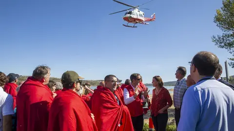 Simulacros de rescate de personas con discapacidad en el pantano del Ebro