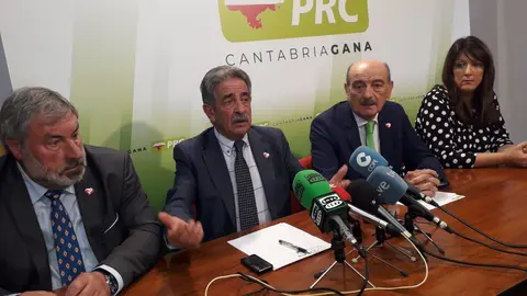 Revilla con los candidatos al Congreso y al Senado en las elecciones del 10N