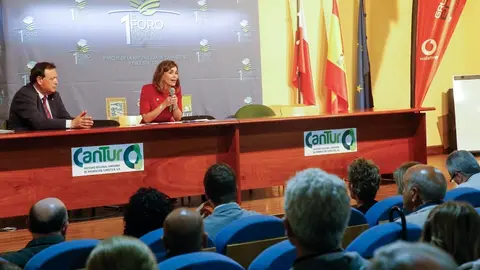 La consejera de Presidencia, Interior, Justicia y Acci&oacute;n Exterior, Paula Fern&aacute;ndez Via&ntilde;a, clausura el I Foro Nacional de Turismo y Despoblamiento Rural