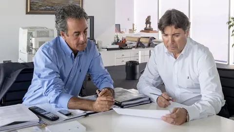 Gobierno y APS dise&ntilde;an inversiones de 300 millones esta legislatura en el puerto de Santander