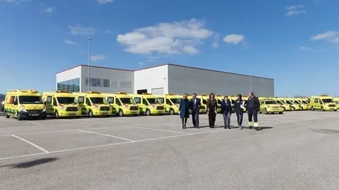     Cantabria tendr&aacute; a su disposici&oacute;n una nueva flota de 118 veh&iacute;culos de transporte sanitario, 48 para el transporte urgente y 70 para el transporte programado, tras el nuevo contrato del servicio, de 45,1 millones, que ha vuelto a recaer en la empresa A