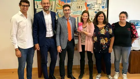 Entrega de la recaudaci&oacute;n a Rosa Navidad