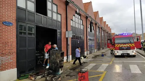 Incendio en una lonja de pescadores de Santo&ntilde;a