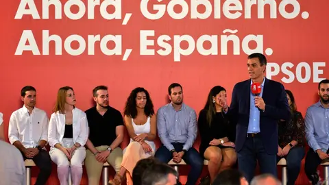 El secretario general del PSOE y presidente del Gobierno en funciones, Pedro S&aacute;nchez, y la secretaria general del PSOE-A, Susana D&iacute;az, participan en una comida-mitin en Ja&eacute;n