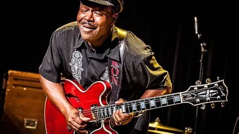 Saron Crenshaw and Blind-B&rsquo; The Visioners