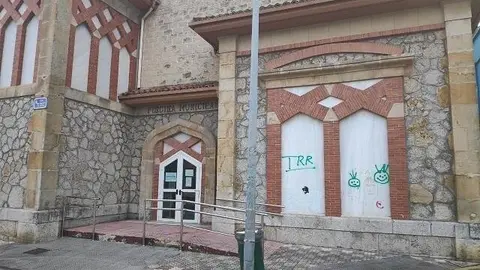 Adjudicadas las obras de la piscina de Laredo (archivo) 