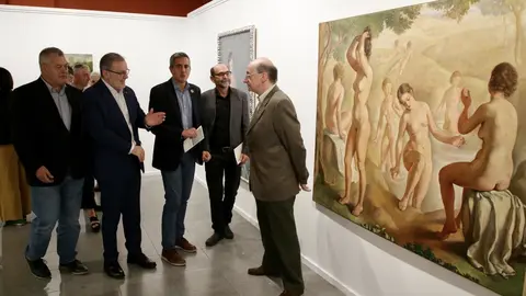 El vicepresidente, Pablo Zuloaga, en la exposici&oacute;n de artistas republicanos de la UC