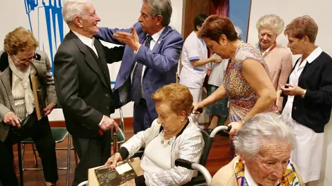 Revilla en el acto de la Fundaci&oacute;n Asilo con motivo del D&iacute;a Internacional de las Personas Mayores