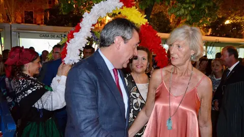 Marina Lomb&oacute; con el alcalde de Sevilla