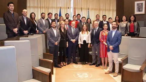 Un total de 21 profesionales chilenos que cursan el M&aacute;ster en Banca del SANFI visitan Cantabria