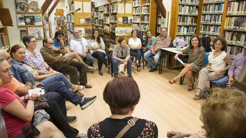 Actividad en la biblioteca municipal de Camargo (archivo)