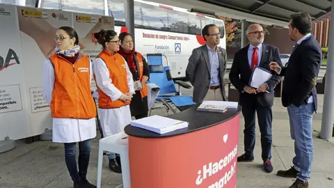 El consejero de Sanidad de Cantabria, Miguel Rodr&iacute;guez, apoya la campa&ntilde;a 'Un match x una vida' para promocionar la donaci&oacute;n de m&eacute;dula &oacute;sea entre los j&oacute;venes