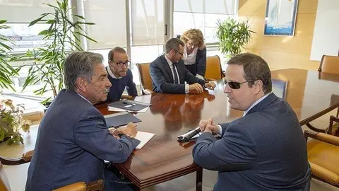 El presidente de Cantabria, Miguel &Aacute;ngel Revilla, con representantes de la ONCE