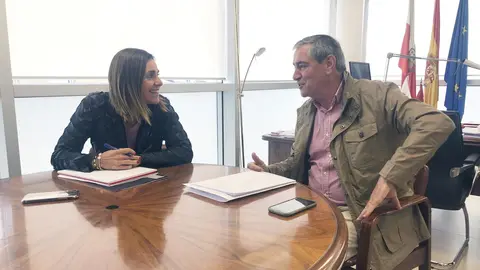 La consejera de Presidencia, Interior, Justicia y Acci&oacute;n Exterior del Gobierno de Cantabria, Paula Fern&aacute;ndez, se re&uacute;ne con el alcalde de Suances, Andr&eacute;s Ruiz Moya